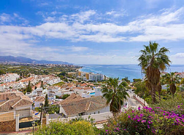 Costa Del Sol: Un Destino De Lujo Para Extranjeros