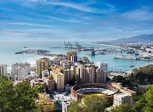 Evolución De Una Vibrante Ciudad Costera: Málaga, España