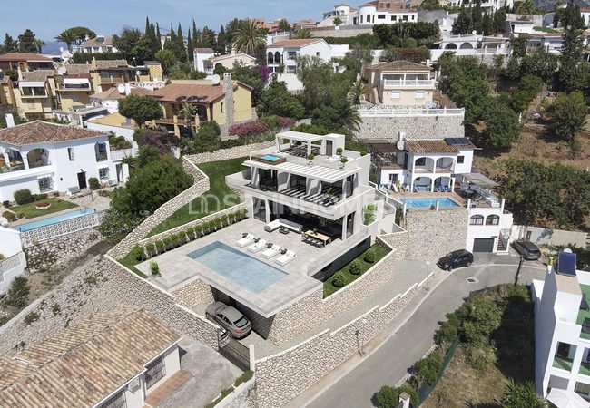 Sea View Detached Villa in a Demanded Area of Fuengirola 3