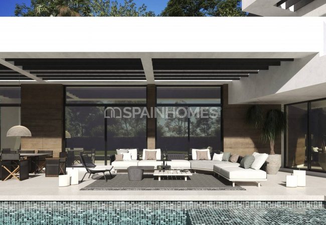 Greatly Located Prestigious Detached Villa in Marbella 4