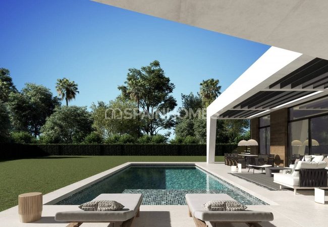 Greatly Located Prestigious Detached Villa in Marbella 5