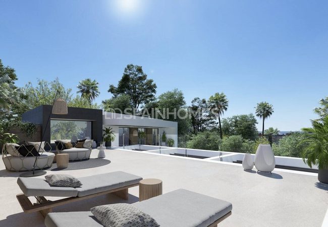 Greatly Located Prestigious Detached Villa in Marbella 7