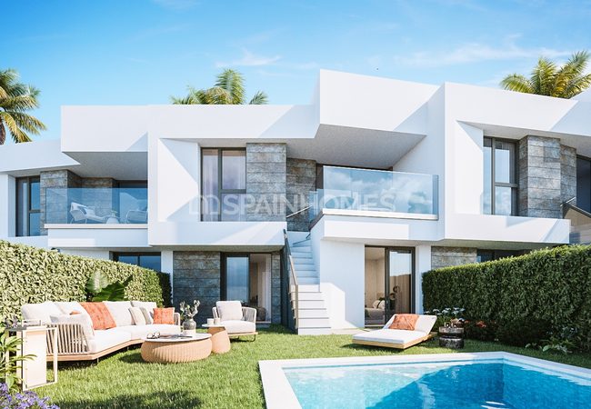 Well-located Stylish Townhouses Near Beach in Velez-malaga