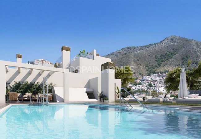 Costa Del Sol Nerja'da İyi Konumda Deniz Manzaralı Emlaklar 1