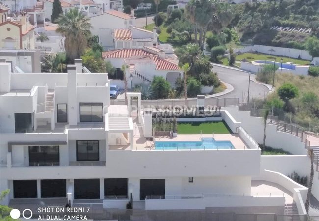 Costa Del Sol Nerja'da İyi Konumda Deniz Manzaralı Emlaklar 3