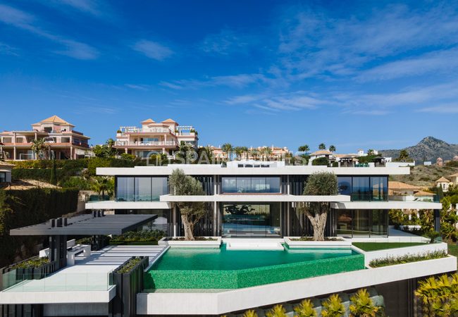 Exclusive Golf Villa with Infinity Pool in Benahavis 2