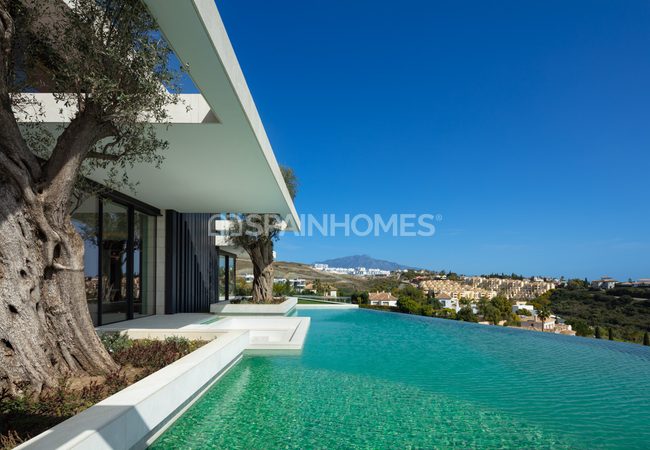 Exclusive Golf Villa with Infinity Pool in Benahavis 11