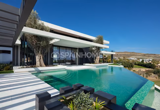 Exklusiv Golfvilla Med Infinitypool I Benahavis 13