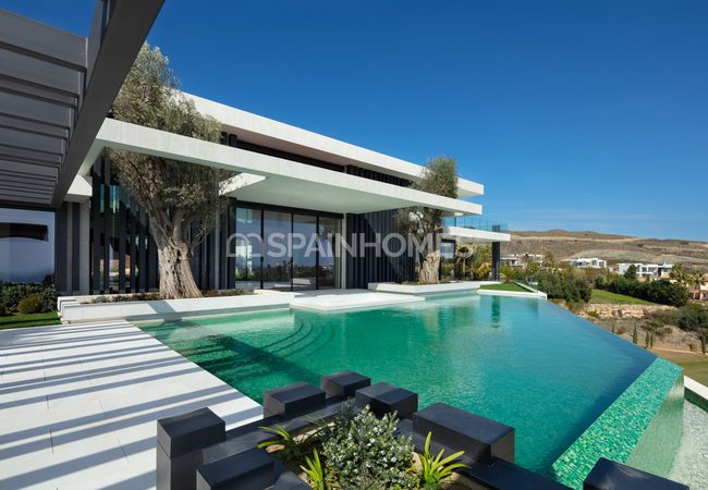 Exclusive Golf Villa with Infinity Pool in Benahavis 13