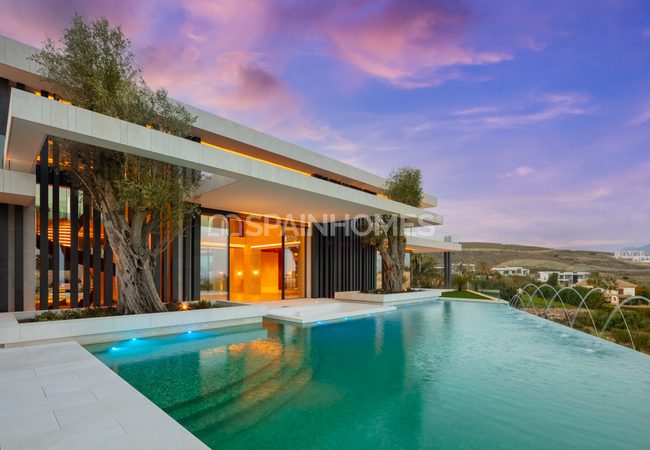 Exclusive Golf Villa with Infinity Pool in Benahavis 15