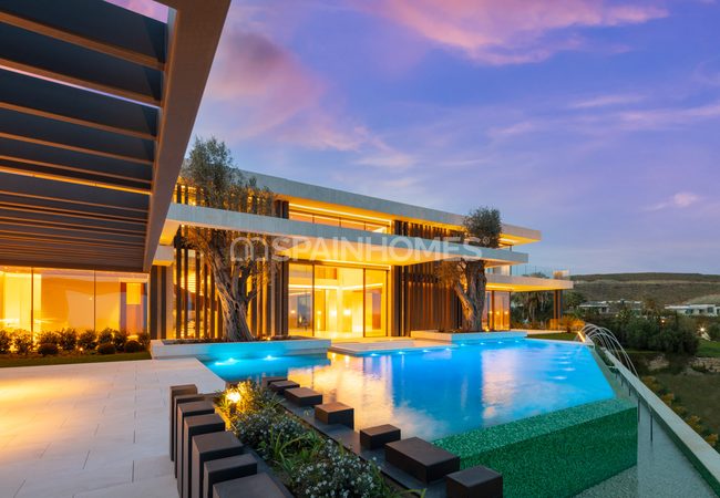 Exclusive Golf Villa with Infinity Pool in Benahavis 16