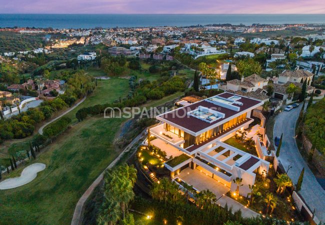Exclusive Golf Villa with Infinity Pool in Benahavis 6