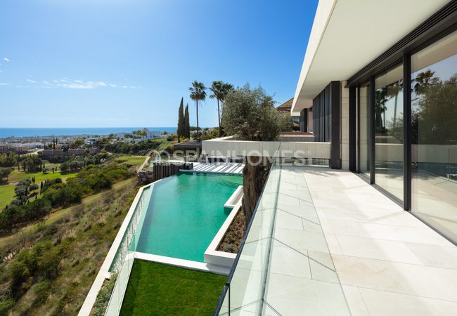 Exclusive Golf Villa with Infinity Pool in Benahavis 10