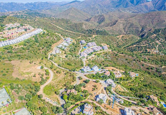 قطعة أرض مناسبة للتطوير وتحيط بها الطبيعة في أوجين ملقة 7