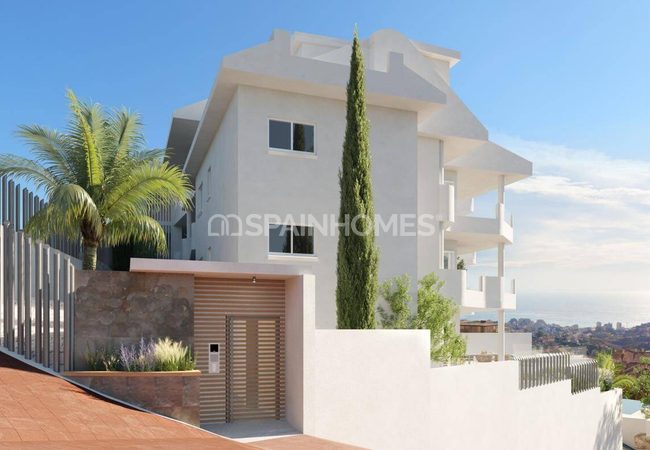 Benalmadena'da Şehir ve Doğa Manzaralı Geniş Daireler 8