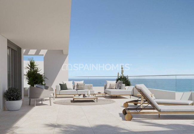 عقارات مطلة على البحر مع ميزات صديقة للبيئة في إيستيبونا 1
