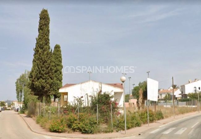 Investment Land in a Prime Location in Velez Malaga 3