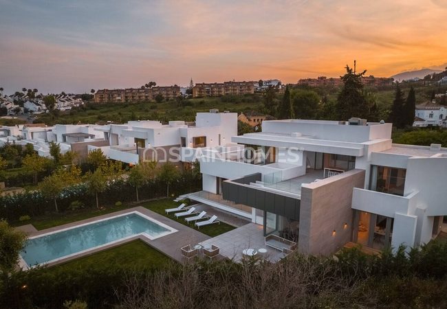 Estepona'da Yeni Altın Mil Üzerinde Satılık Ferah Evler 15