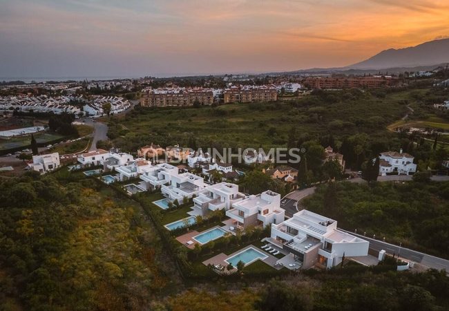 Estepona'da Yeni Altın Mil Üzerinde Satılık Ferah Evler 17