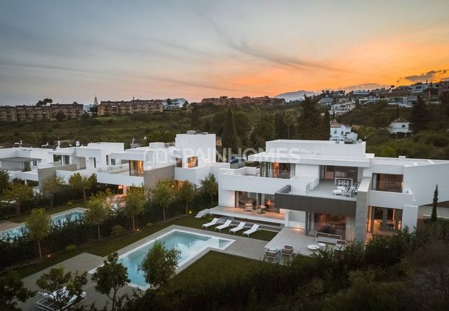 Estepona'da Yeni Altın Mil Üzerinde Satılık Ferah Evler 20