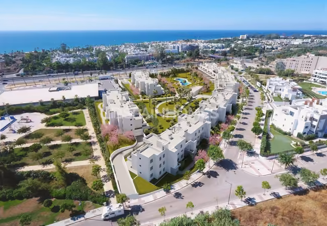Low Maintenance Cost Real Estate in Prima Location in Estepona 4