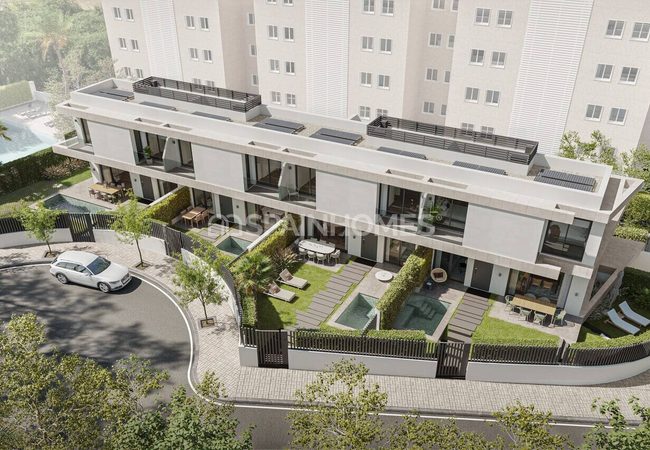 Malaga'da Özel Havuzlu Yarı Müstakil Villalar 1