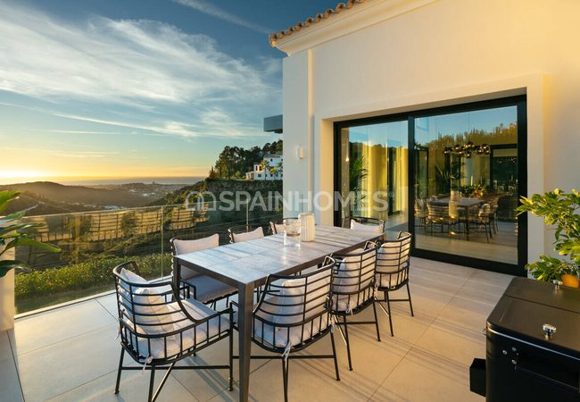Malaga Benahavis'te Özel Havuzlu Geniş Villa 3
