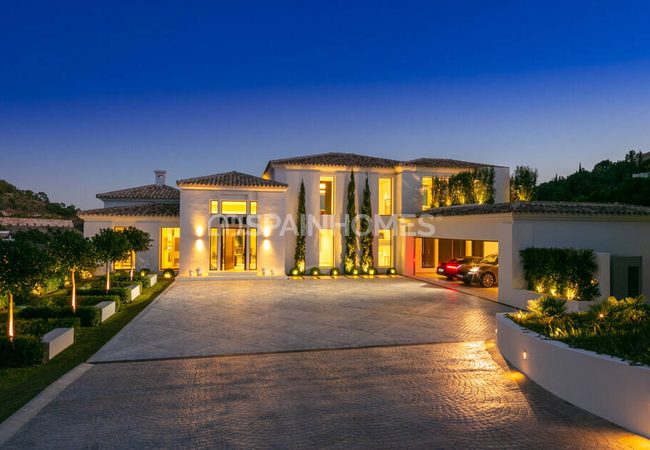 Malaga Benahavis'te Özel Havuzlu Geniş Villa 8