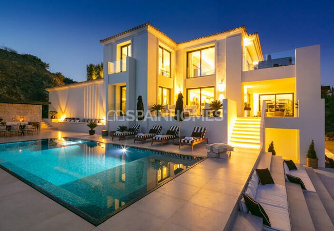 Malaga Benahavis'te Özel Havuzlu Geniş Villa 7