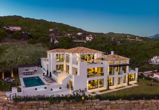 Malaga Benahavis'te Özel Havuzlu Geniş Villa 6