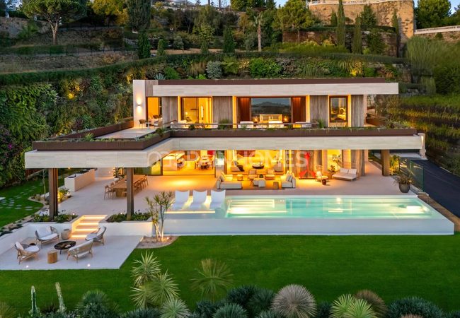 Detached Houses with Pools in Benahavis Málaga