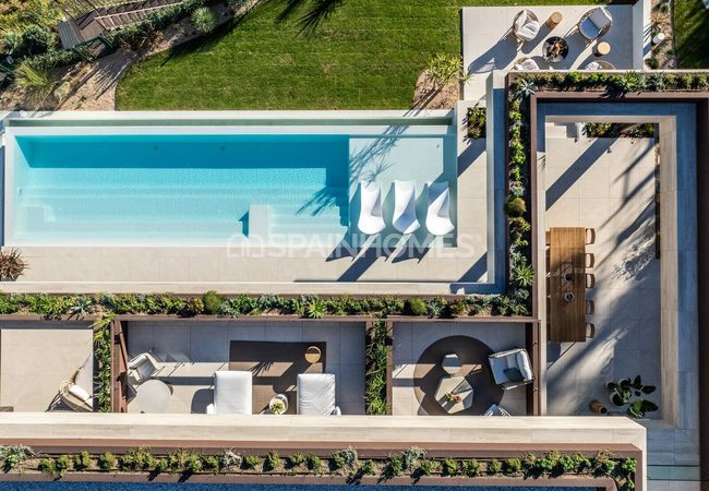 Detached Houses with Pools in Benahavis Málaga 9