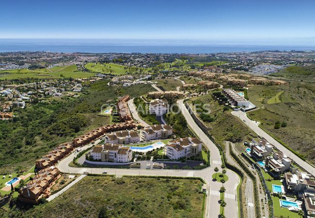 Benahavis'te Havuzlu Sitede Deniz Manzaralı Daireler 6