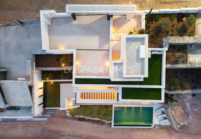 Detaches Sea-view Houses with Pools and Gardens in Málaga 4