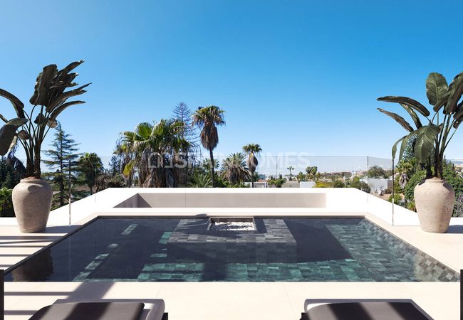 Detached Large Villas Near the Sea in Marbella 9