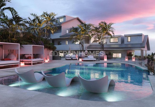 Benalmadena'da Plaja Yakın Havuzlu Sitede Deniz Manzaralı Daireler 7