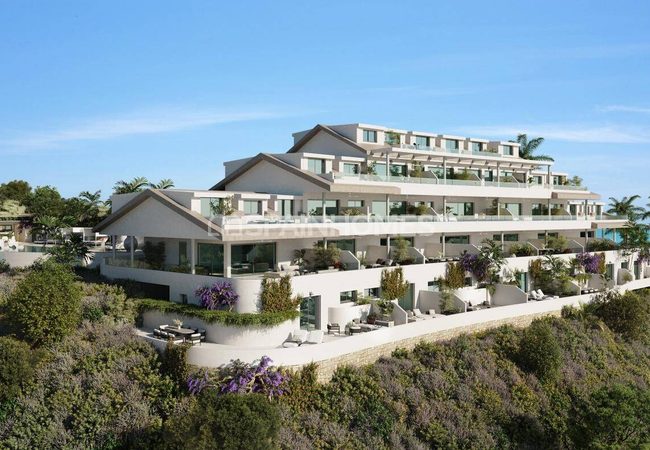 Benalmadena'da Plaja Yakın Havuzlu Sitede Deniz Manzaralı Daireler 2