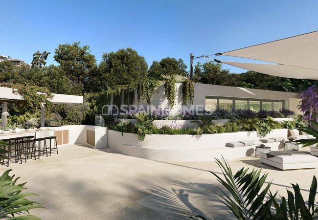 Benalmadena'da Plaja Yakın Havuzlu Sitede Deniz Manzaralı Daireler 8
