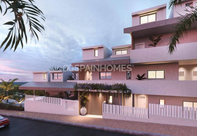 Benalmadena'da Plaja Yakın Havuzlu Sitede Deniz Manzaralı Daireler 9