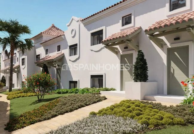 Estepona'da Özel Havuzlu ve Bahçeli Şık Yarı Müstakil Evler 2