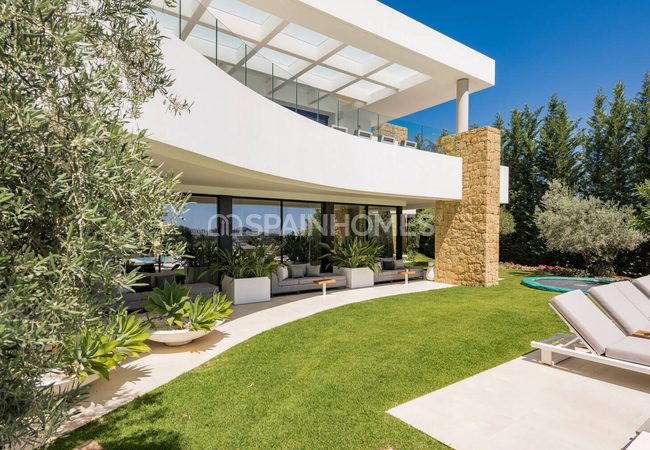 Benahavís'te Deniz Manzaralı ve Havuzlu Lüks Villa 2