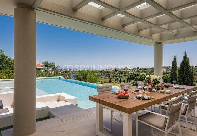 Benahavís'te Deniz Manzaralı ve Havuzlu Lüks Villa 5
