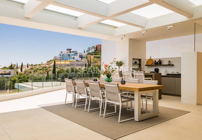 Benahavís'te Deniz Manzaralı ve Havuzlu Lüks Villa 3