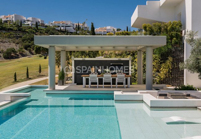 Benahavís'te Deniz Manzaralı ve Havuzlu Lüks Villa 7