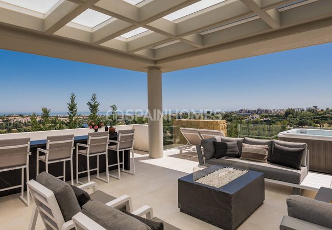 Benahavís'te Deniz Manzaralı ve Havuzlu Lüks Villa 9