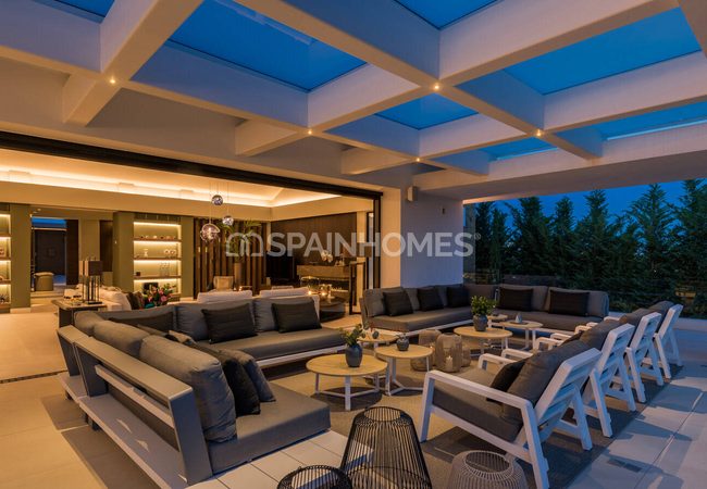 Benahavís'te Deniz Manzaralı ve Havuzlu Lüks Villa 11