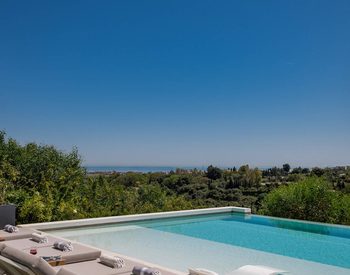 Luxurious Sea and Golf Views Villa with Pool in Benahavís 1