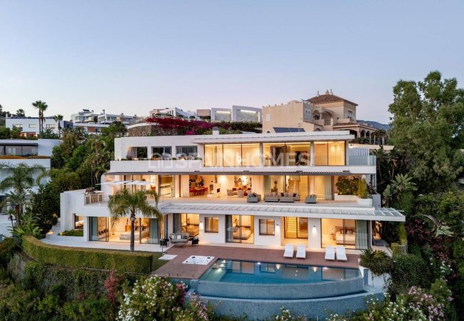 5-bedroom Villa for Sale Near the Marina in Benahavis 8