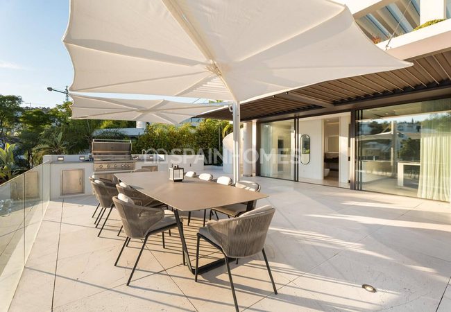 5-bedroom Villa for Sale Near the Marina in Benahavis 13