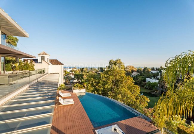5-bedroom Villa for Sale Near the Marina in Benahavis 4